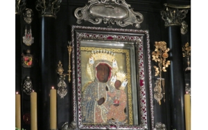 Triển lãm các ảnh tượng Đức Mẹ được đội triều thiên tại đền thờ Thánh Phêrô